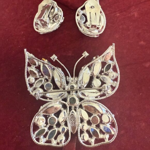 Signed Regency Butterfly Brooch and clip on earring set - Picture 4 of 4